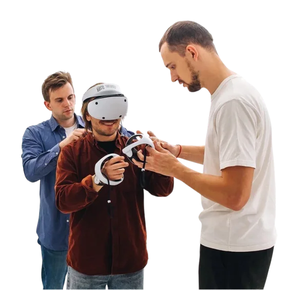 Ребята пробуют арендованный VR-шлем